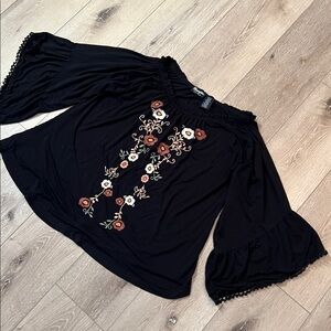 Wrangler - Retro embroidered floral blouse, beautiful colors, lots of stretch